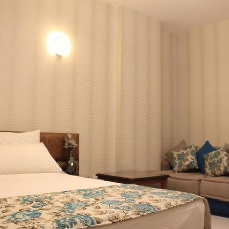 Camelot Hotel Jounieh Esterno foto