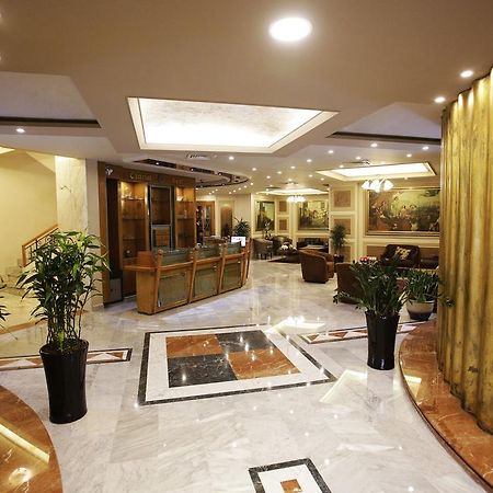 Camelot Hotel Jounieh Esterno foto