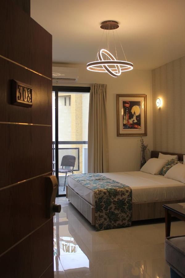 Camelot Hotel Jounieh Esterno foto