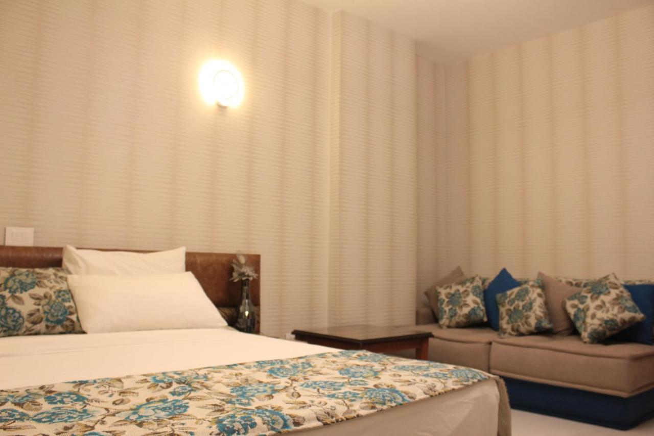 Camelot Hotel Jounieh Esterno foto