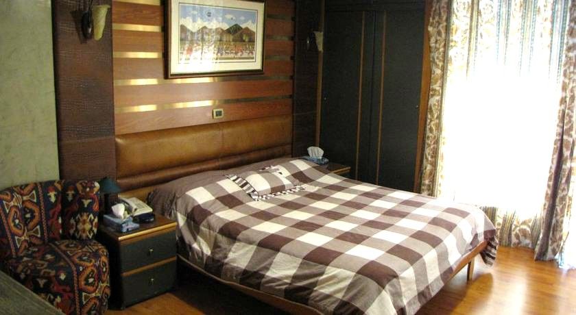 Camelot Hotel Jounieh Esterno foto