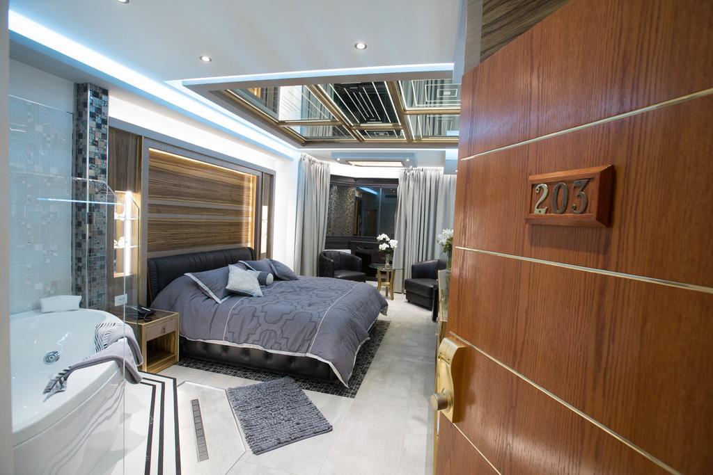 Camelot Hotel Jounieh Esterno foto