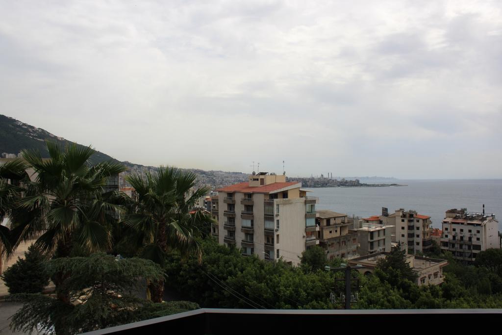 Camelot Hotel Jounieh Esterno foto