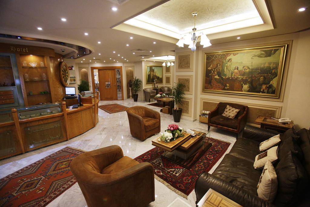 Camelot Hotel Jounieh Esterno foto