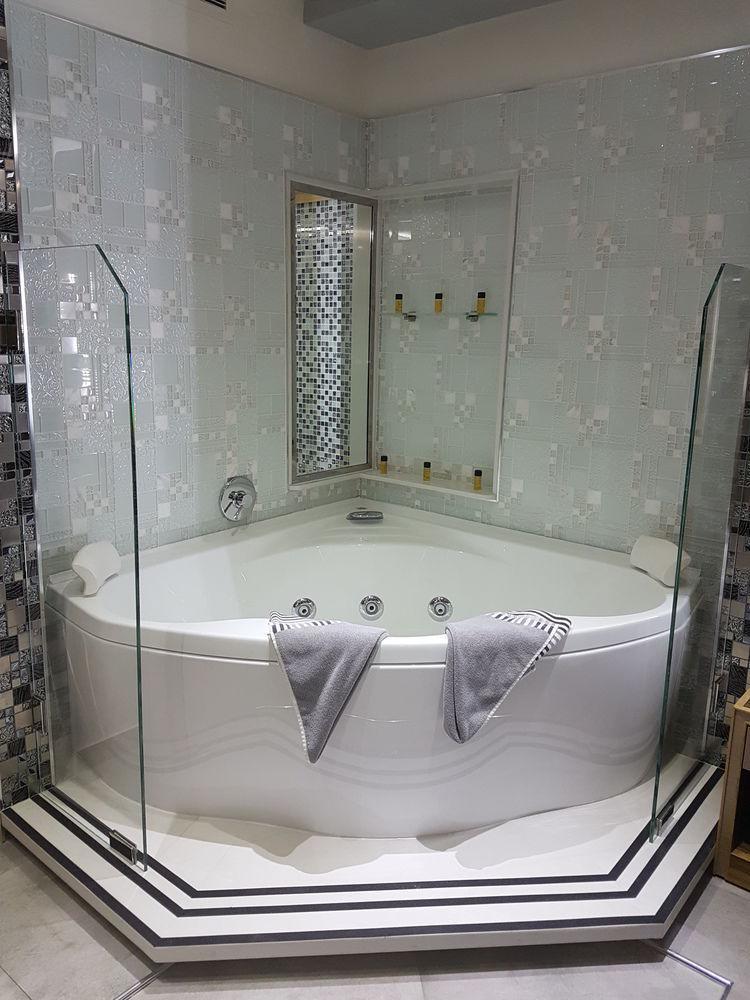 Camelot Hotel Jounieh Esterno foto