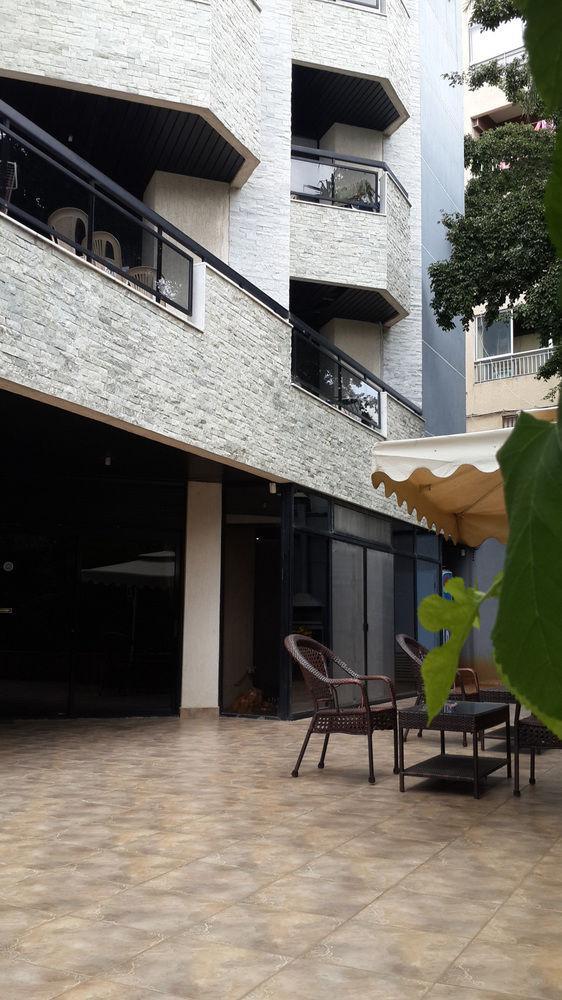 Camelot Hotel Jounieh Esterno foto