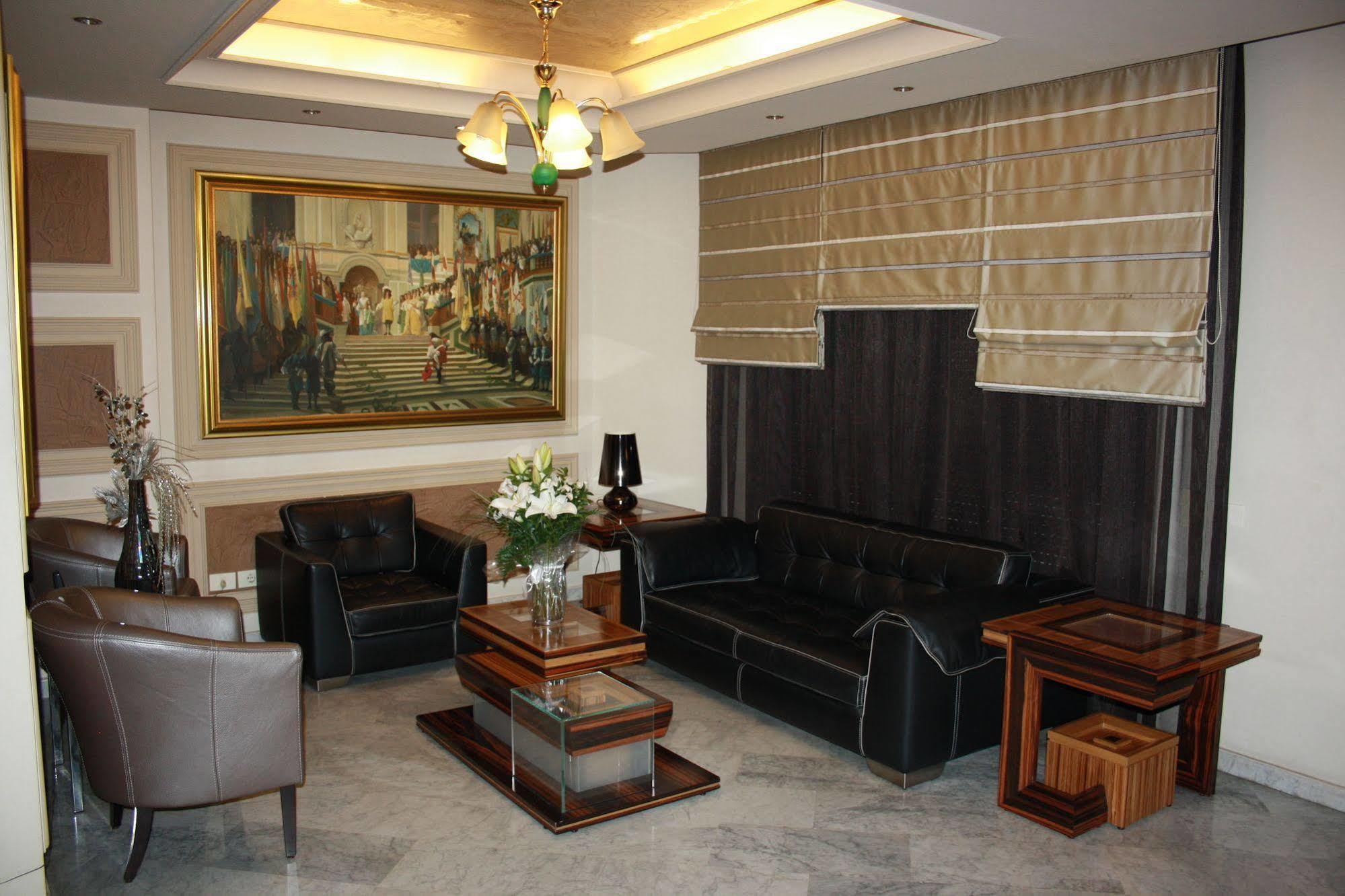Camelot Hotel Jounieh Esterno foto