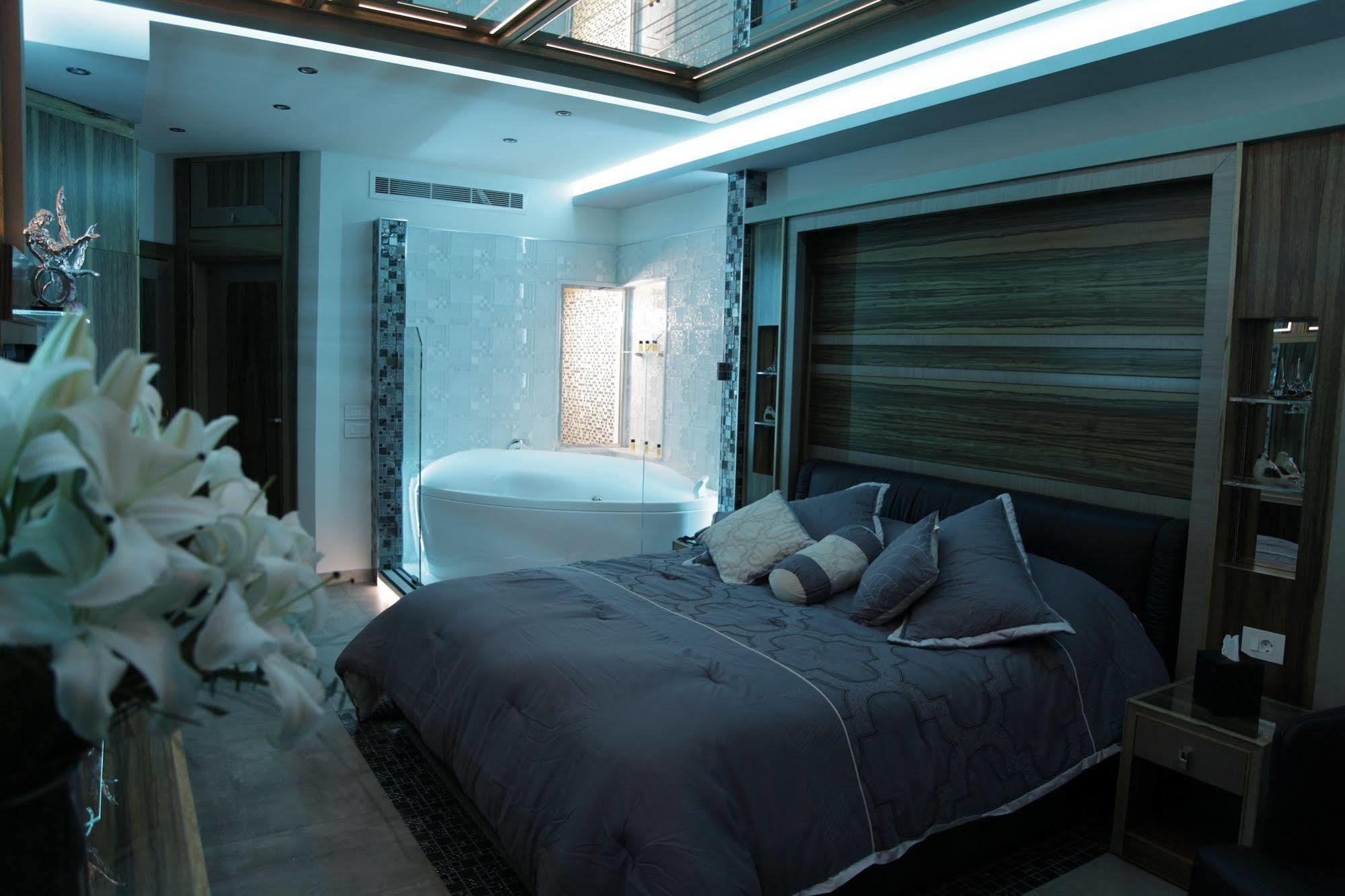 Camelot Hotel Jounieh Esterno foto