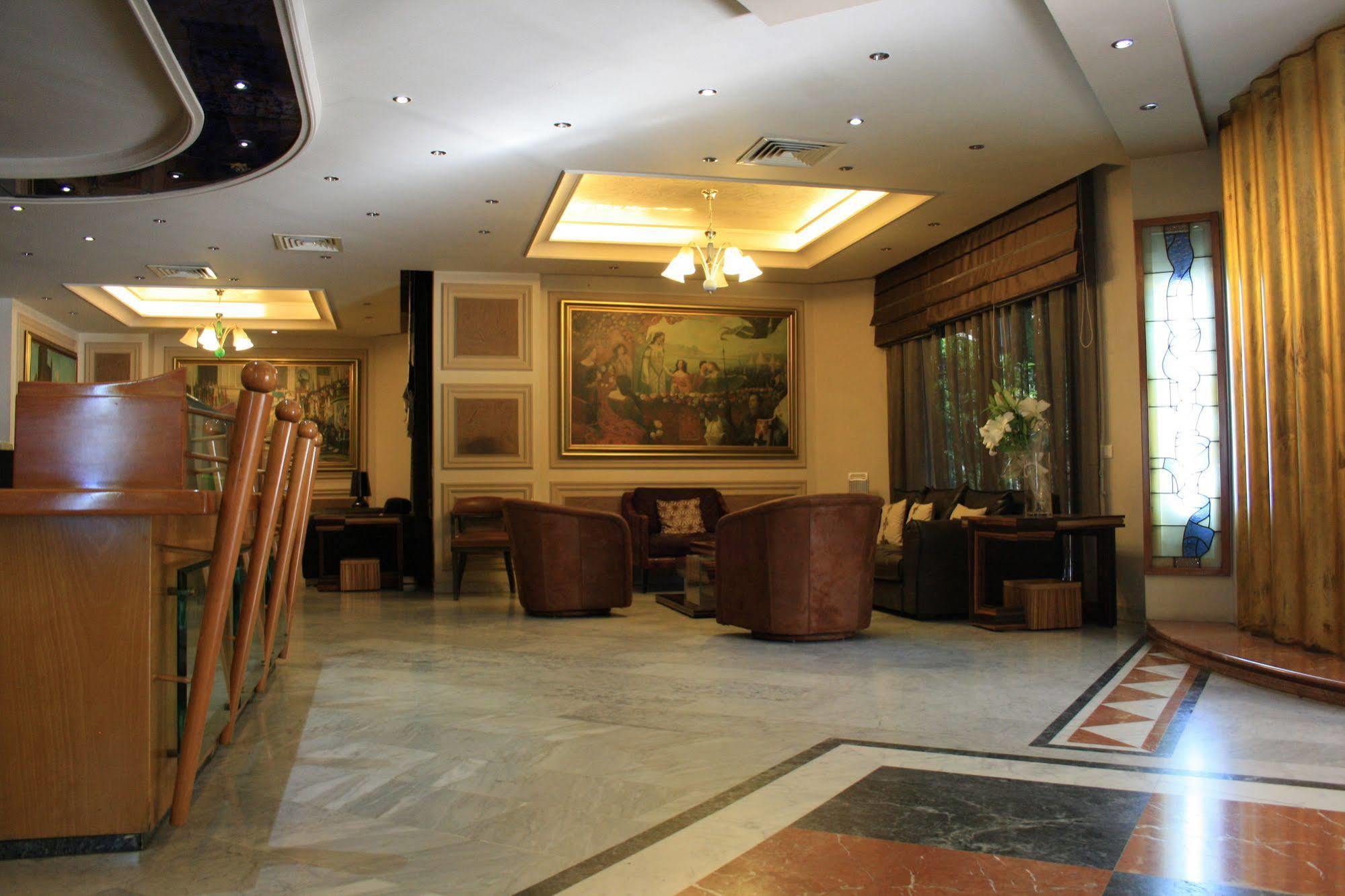 Camelot Hotel Jounieh Esterno foto