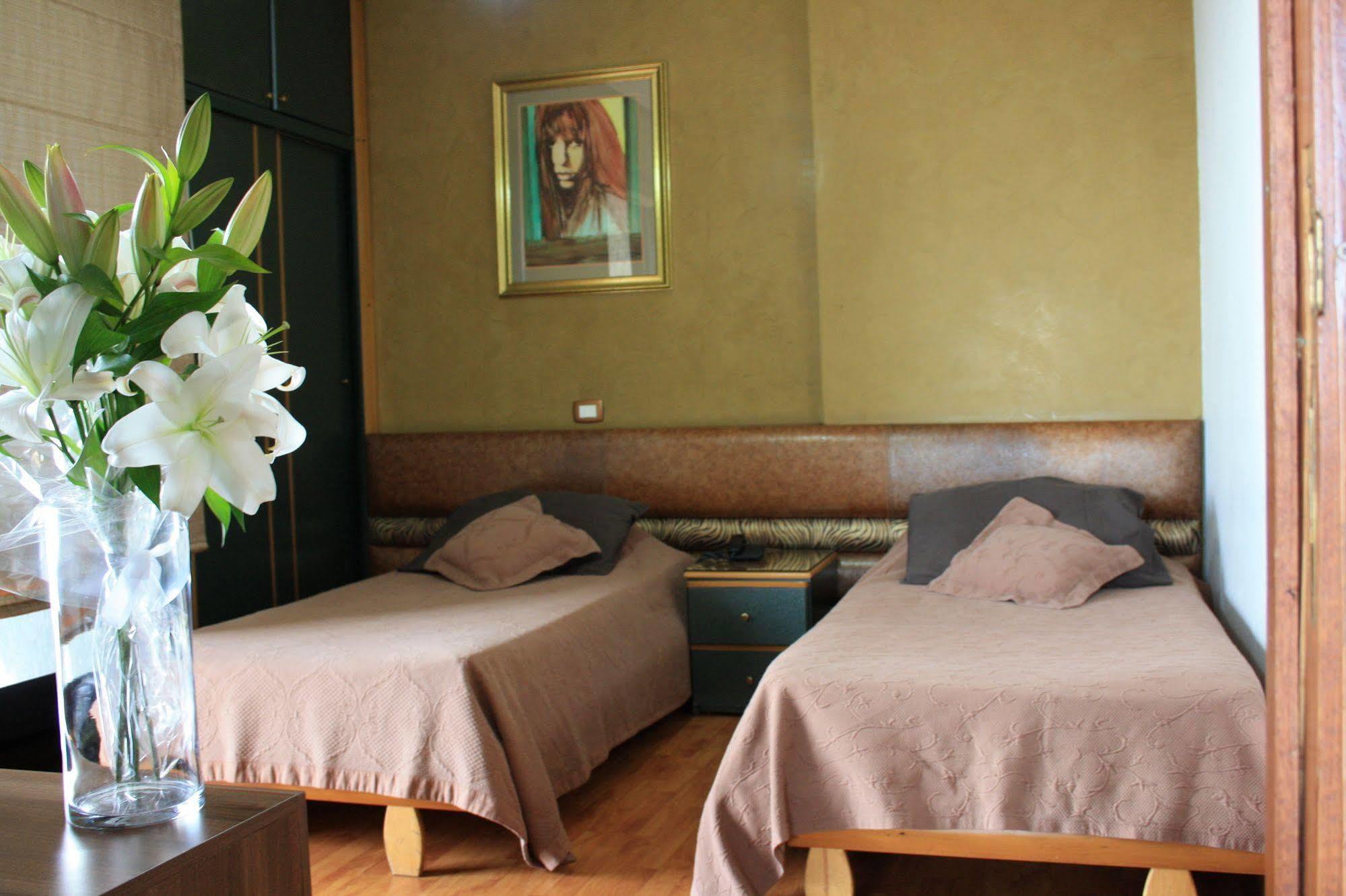 Camelot Hotel Jounieh Esterno foto