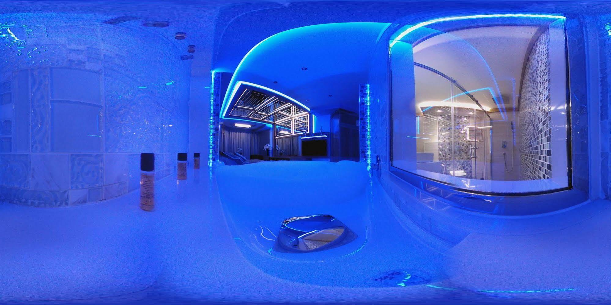 Camelot Hotel Jounieh Esterno foto